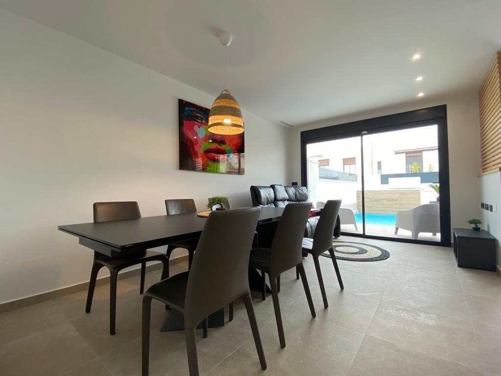 Villa en venta en Benijófar