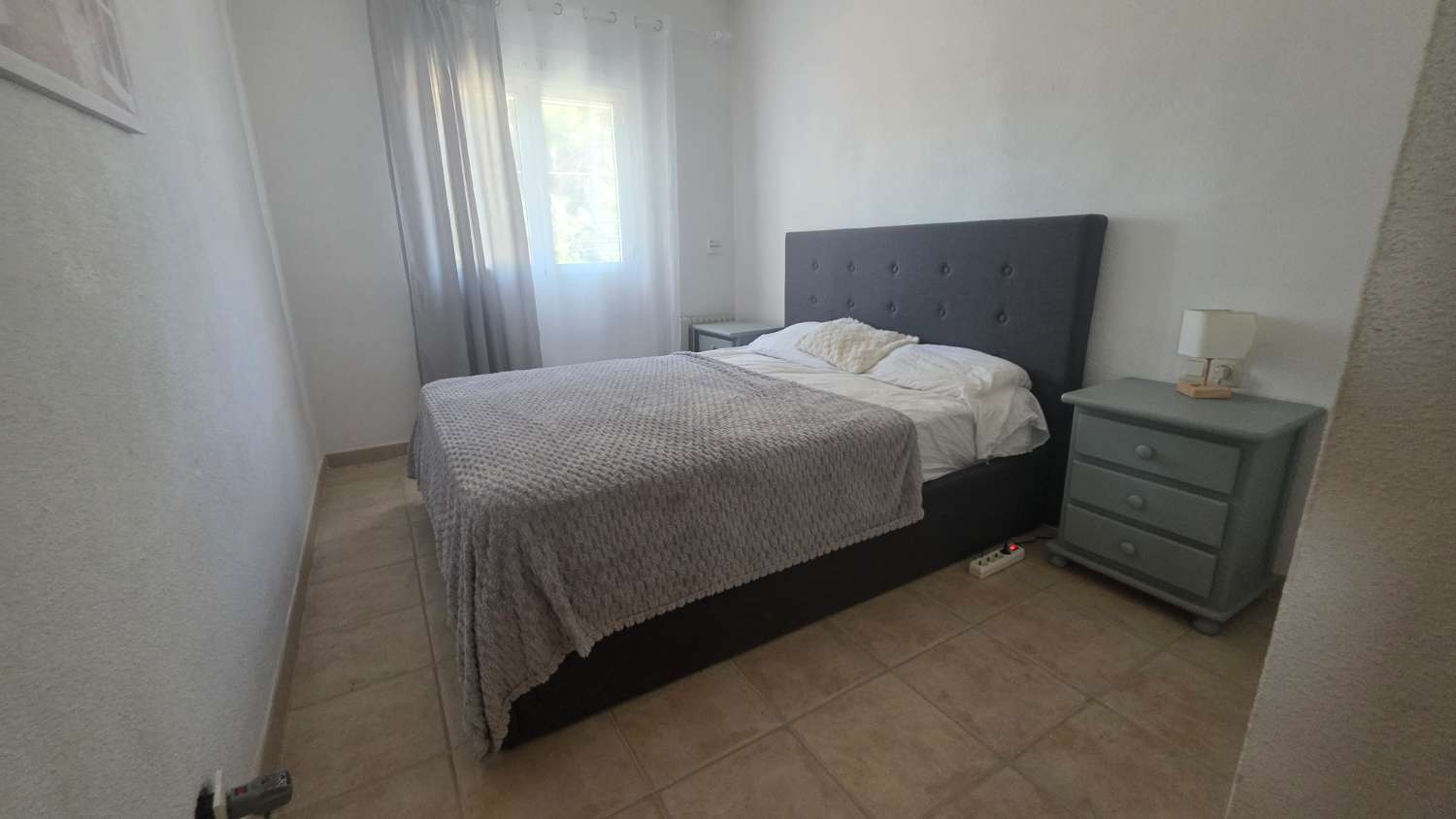 Bungalow con precioso jardin y piscina comunitaria