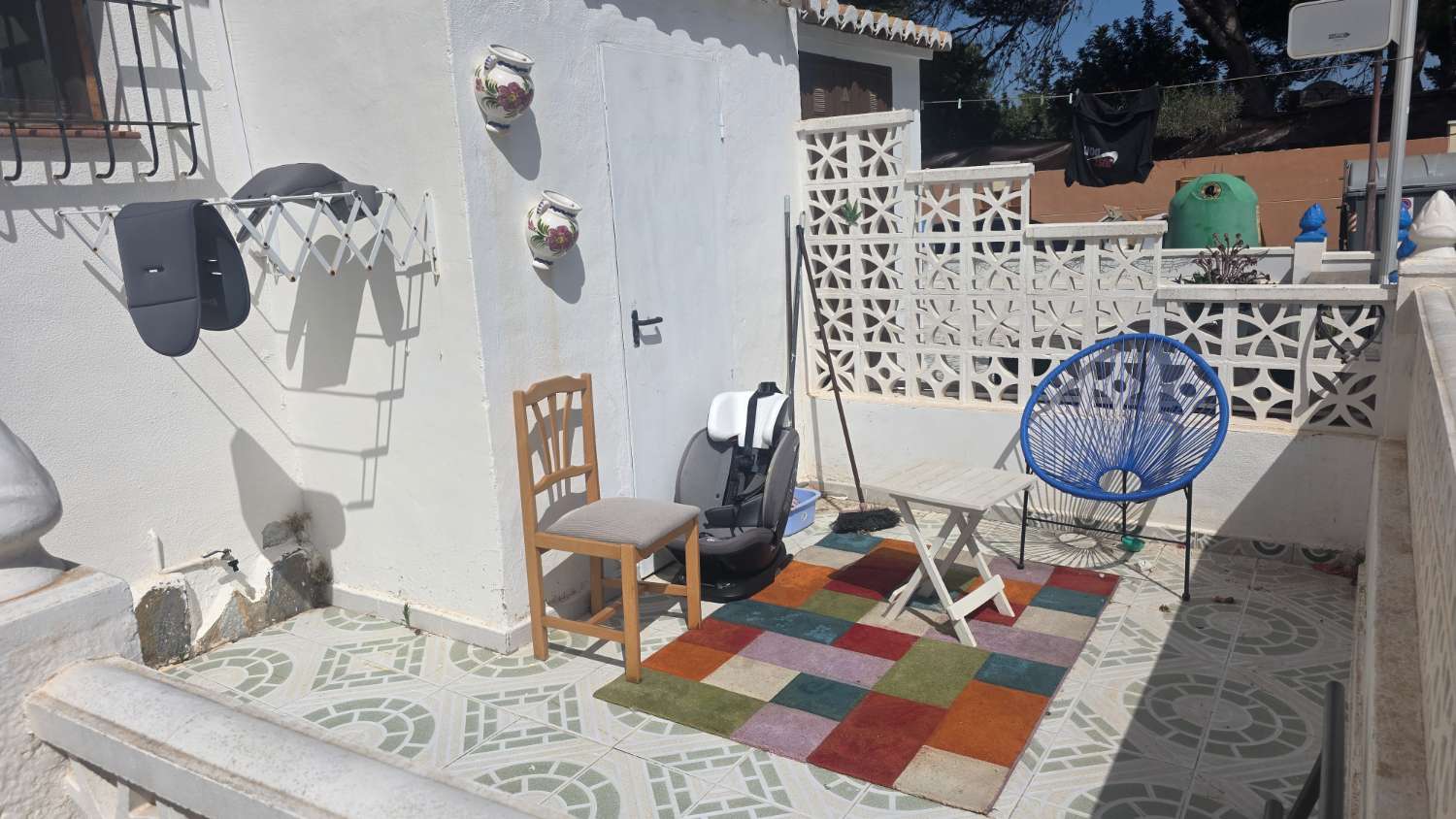 Bungalow con precioso jardin y piscina comunitaria