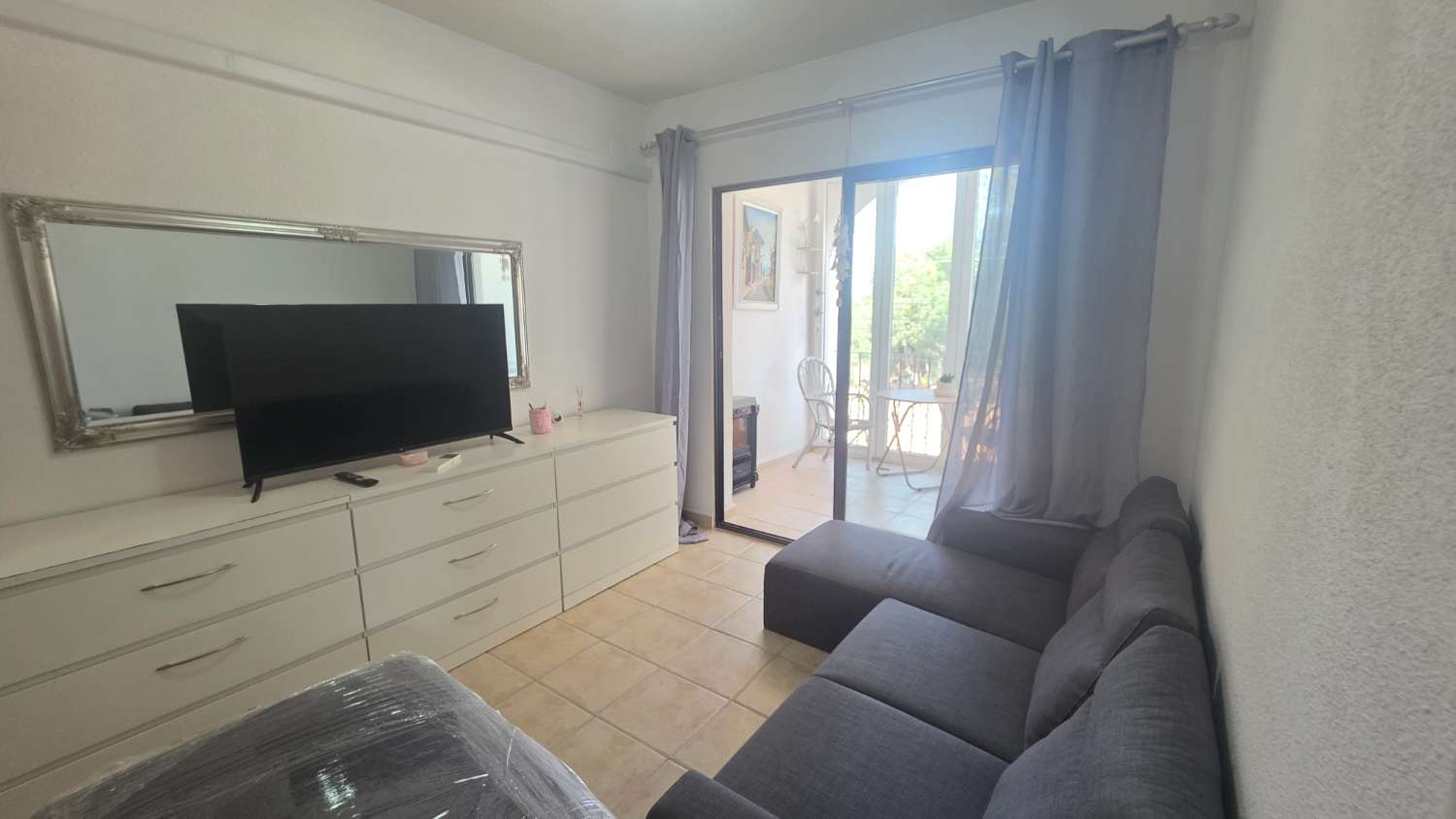 Bungalow con precioso jardin y piscina comunitaria