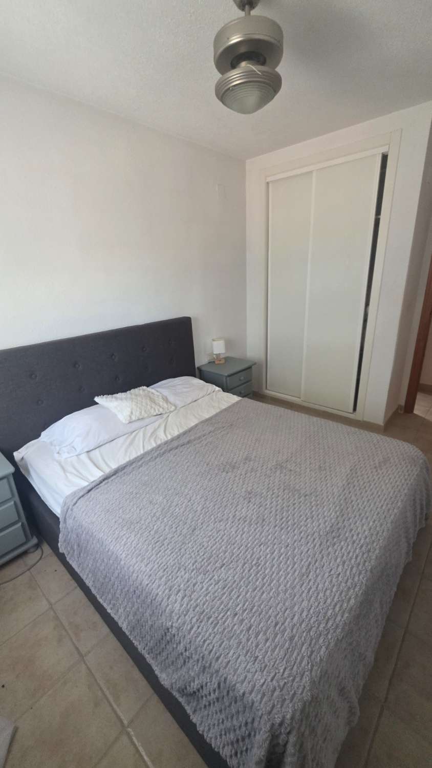 Bungalow con precioso jardin y piscina comunitaria