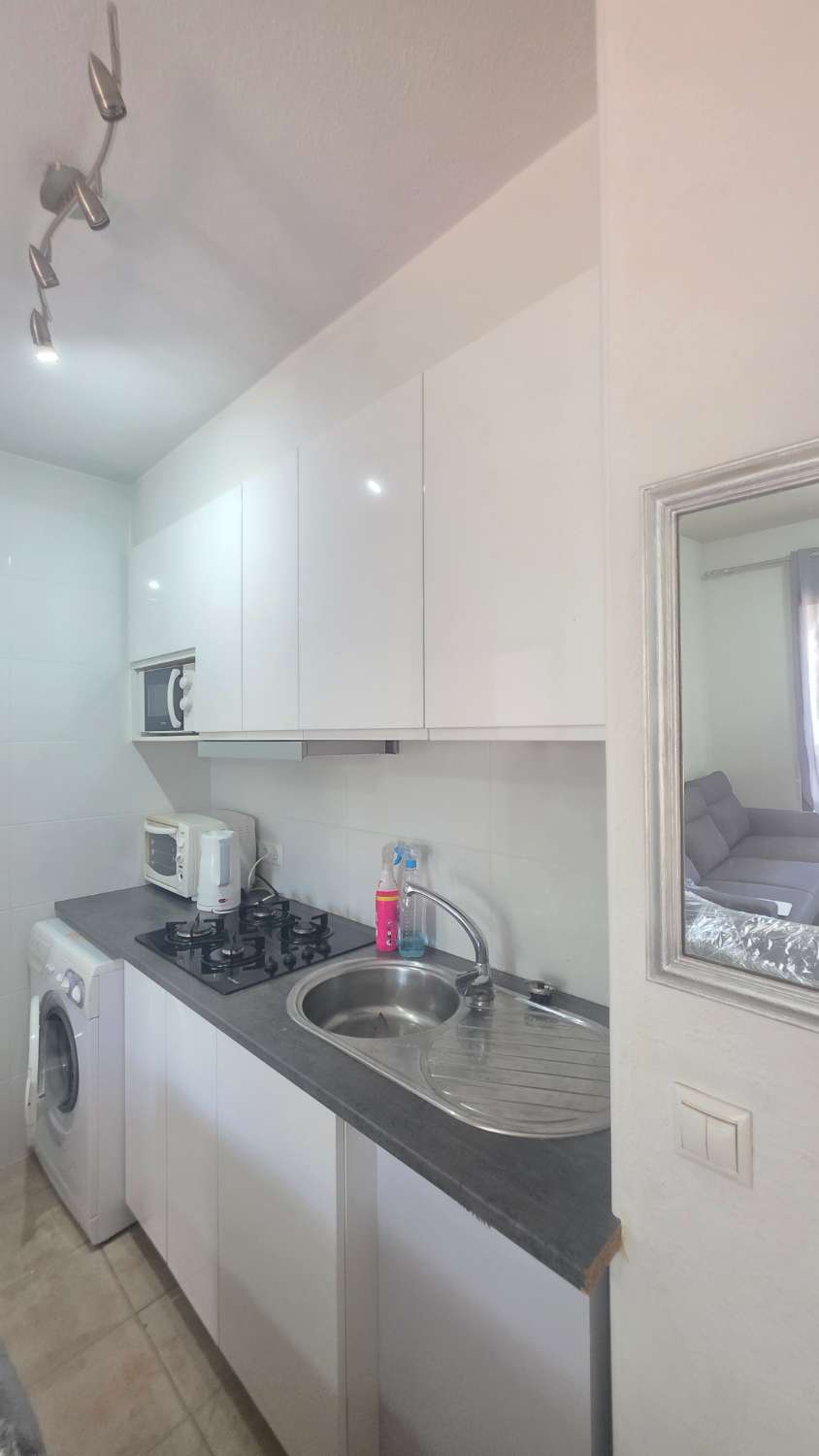 Bungalow con precioso jardin y piscina comunitaria