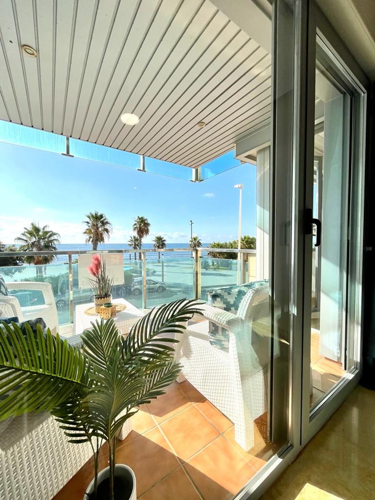 Apartamento de Lujo con vistas al mar, piscina y garaje