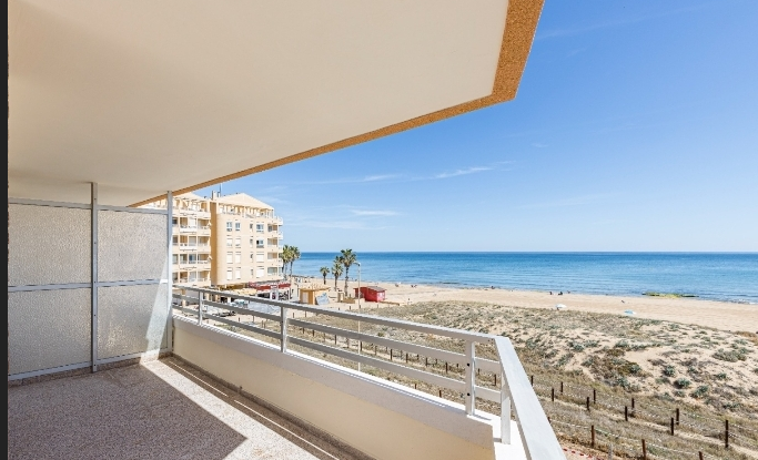 Apartamento en primera línea de playa con vista frontales al mar