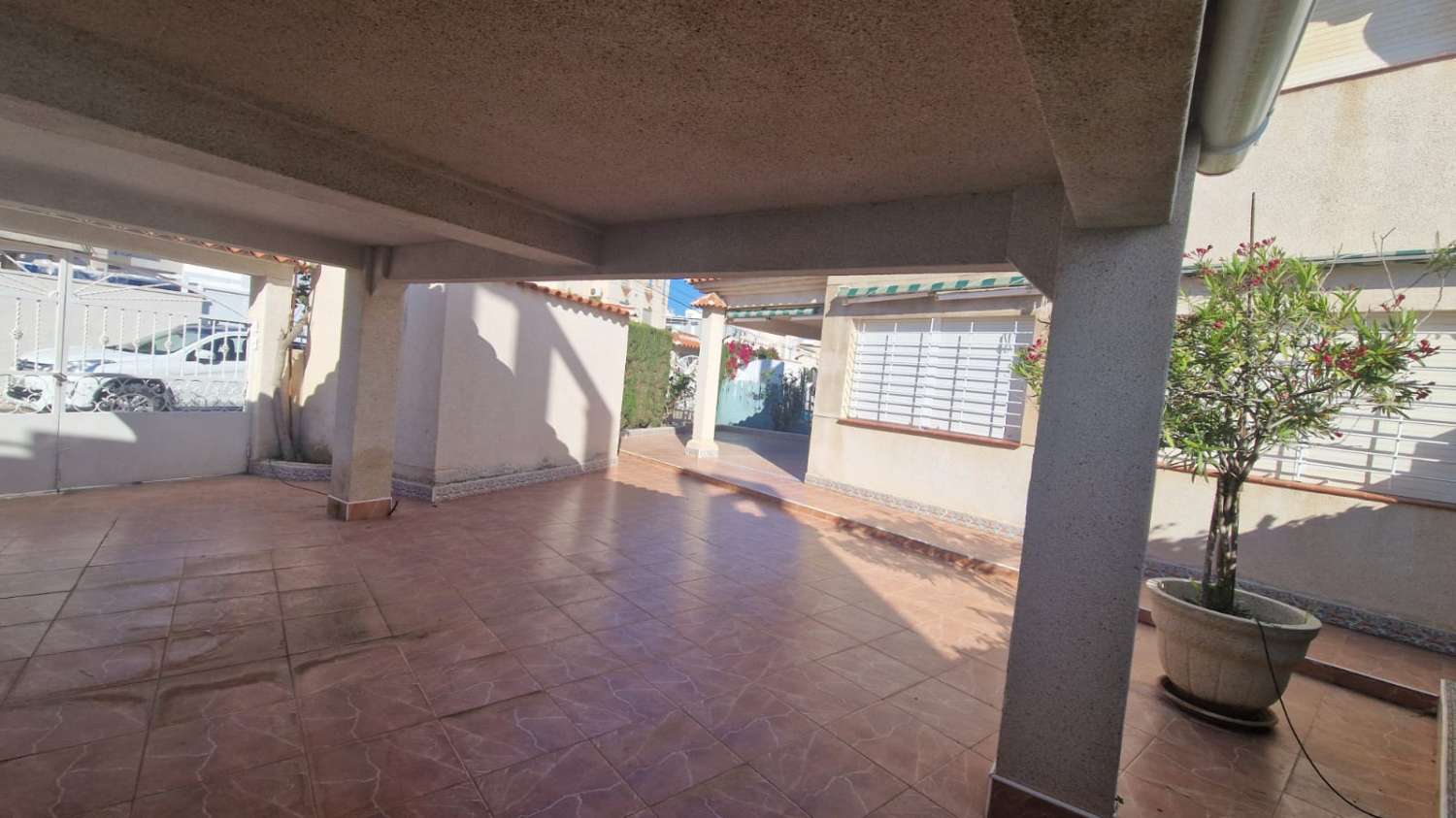 Amplio adosado de 4 dormitorios