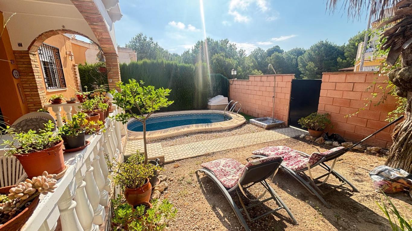 Excelente chalet con piscina privada