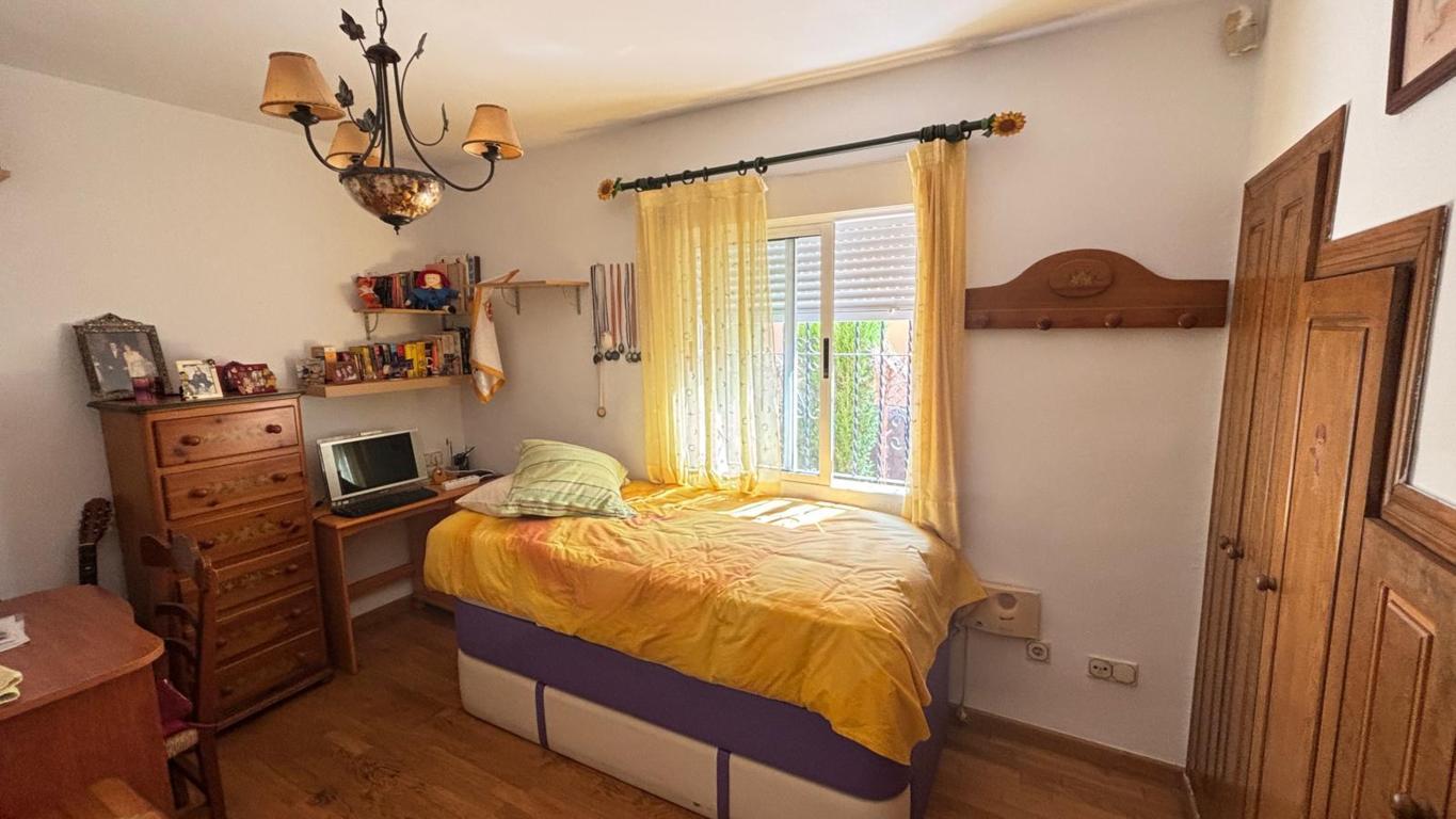 Excelente chalet con piscina privada