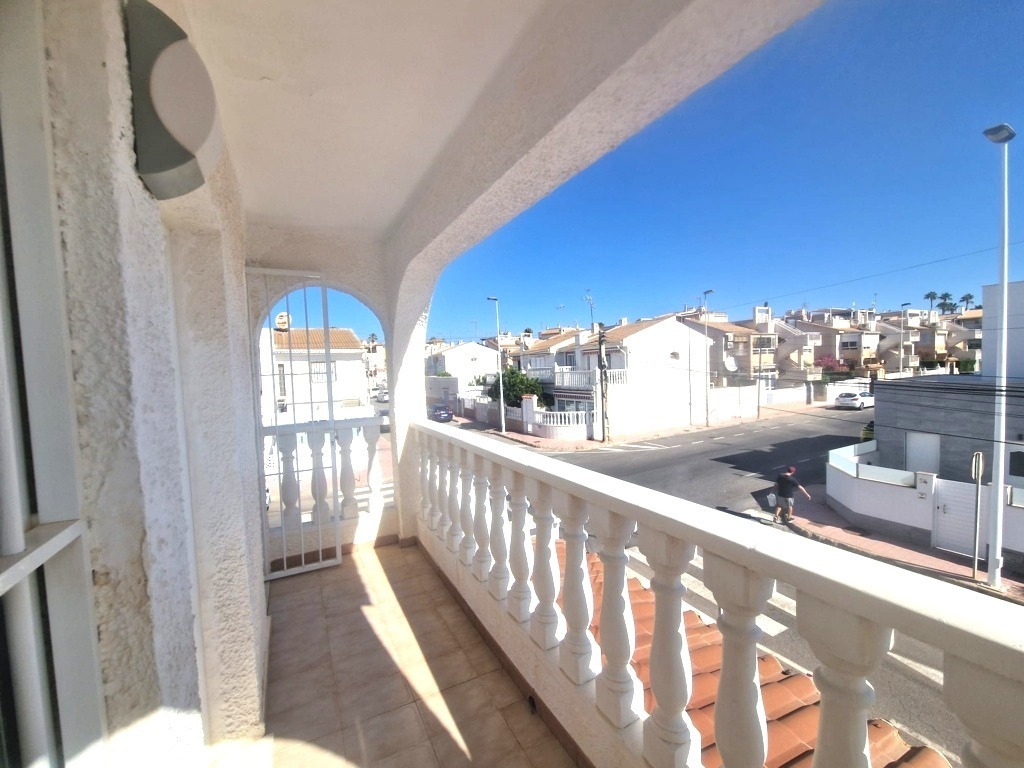 Bungalow con solarium privado y vistas al mar