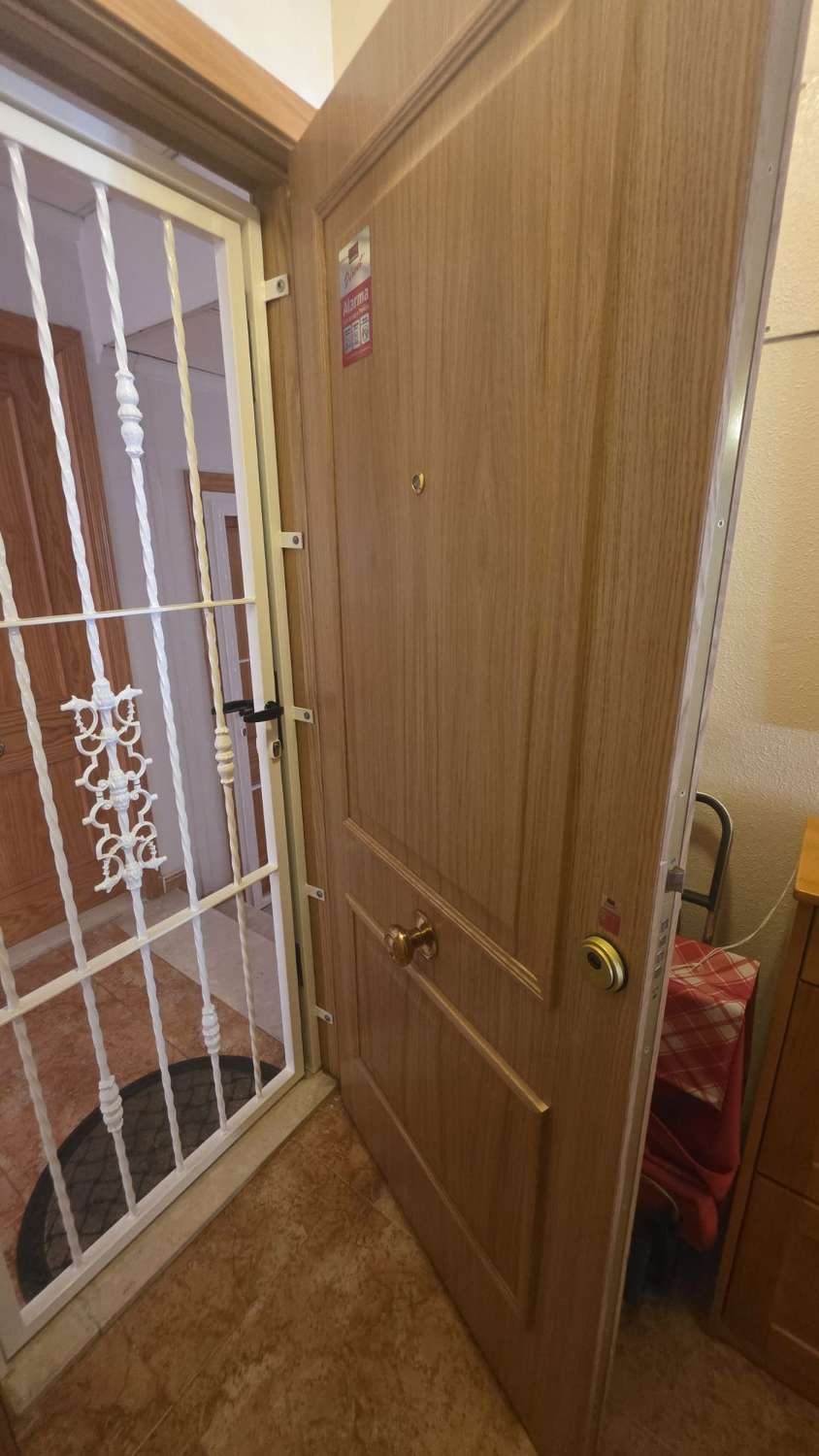 Espectacular apartamento con plaza de garaje doble y piscina comunitaria