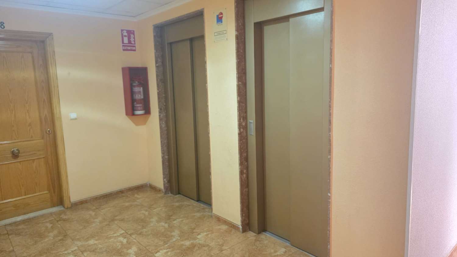 Espectacular apartamento con plaza de garaje doble y piscina comunitaria