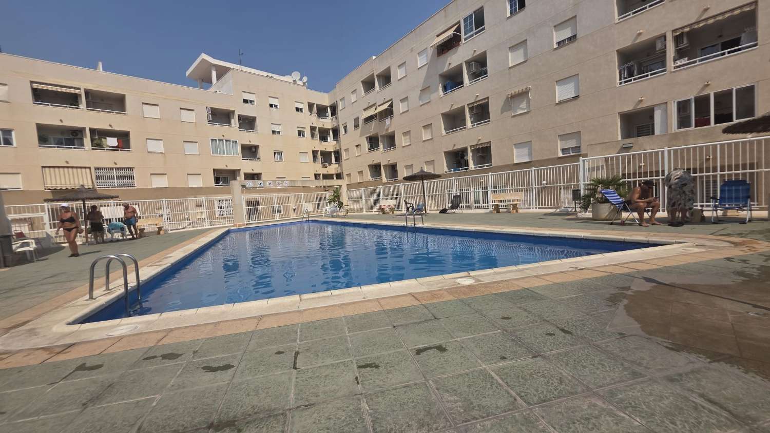 Espectacular apartamento con plaza de garaje doble y piscina comunitaria