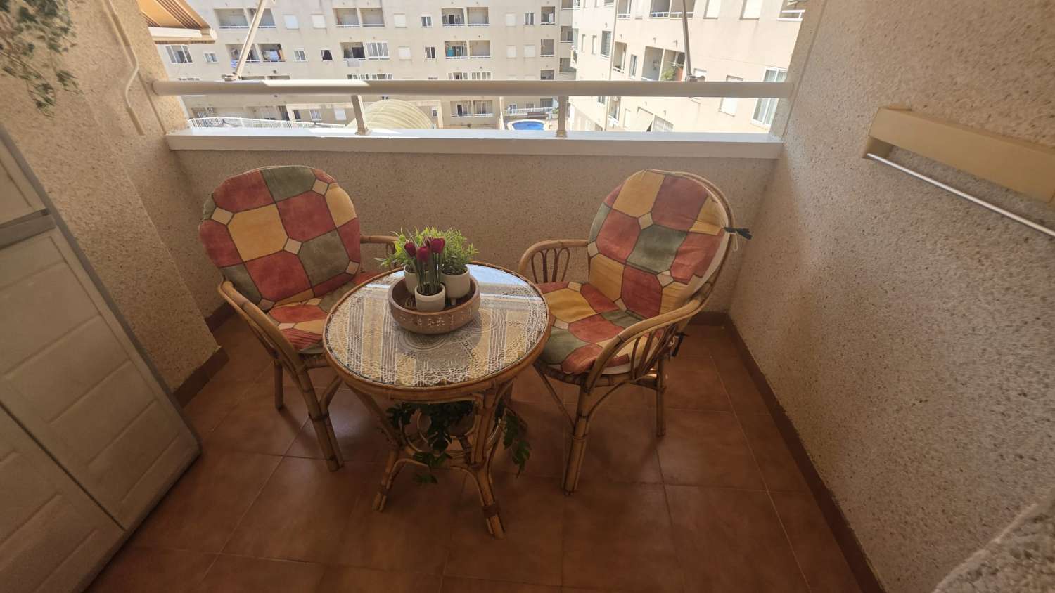 Espectacular apartamento con plaza de garaje doble y piscina comunitaria