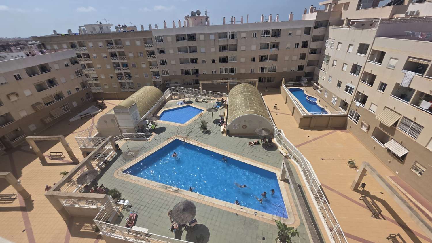 Espectacular apartamento con plaza de garaje doble y piscina comunitaria