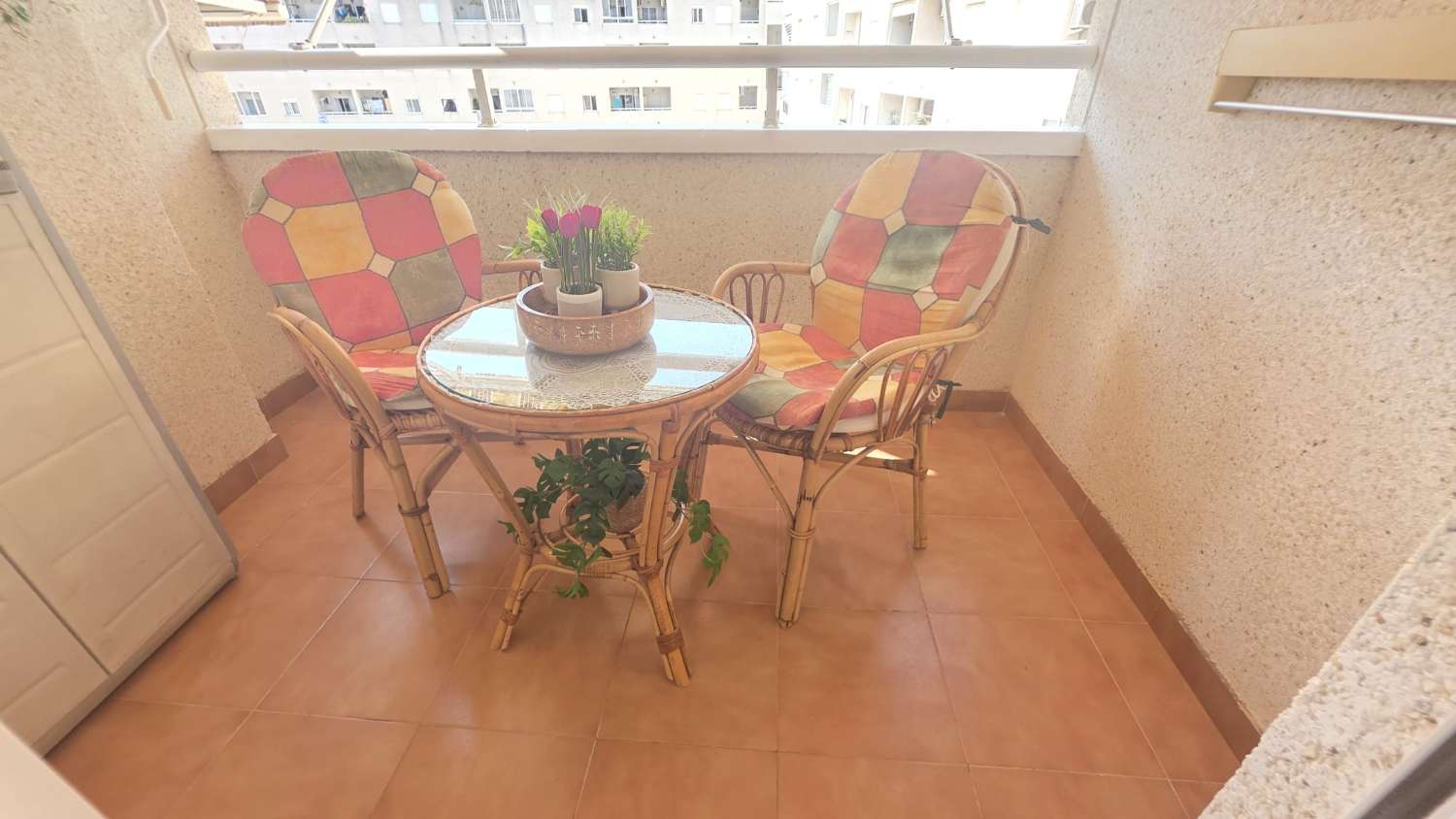 Espectacular apartamento con plaza de garaje doble y piscina comunitaria