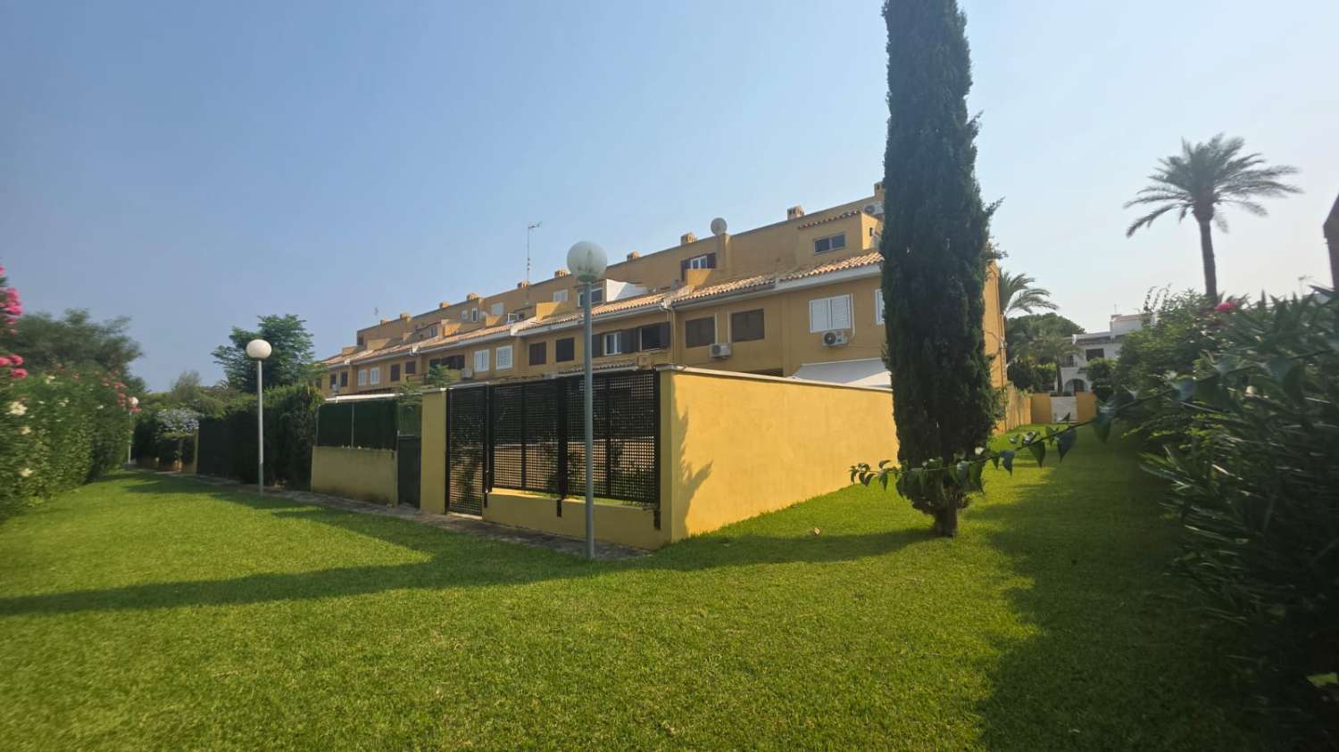 Increible adosado con piscina a 500m de la playa cabo Roig