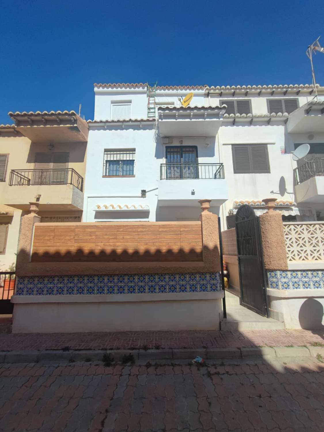 Duplex moderno con 3 dormitorios, 3 baños