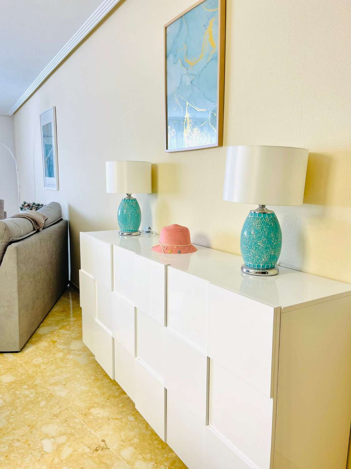 Moderno aprtamento en frente del mar con impresionantes vistas