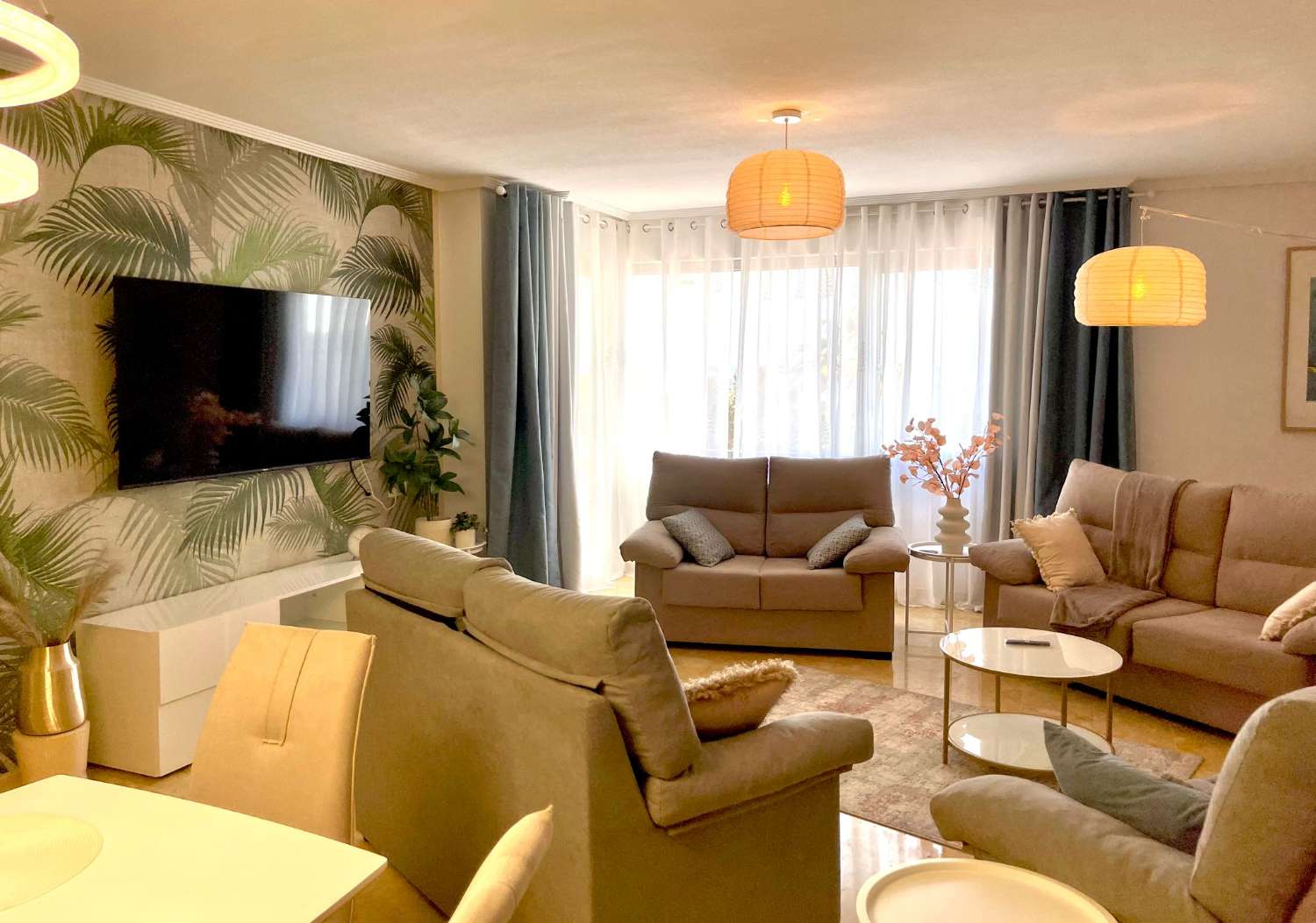 Moderno aprtamento en frente del mar con impresionantes vistas