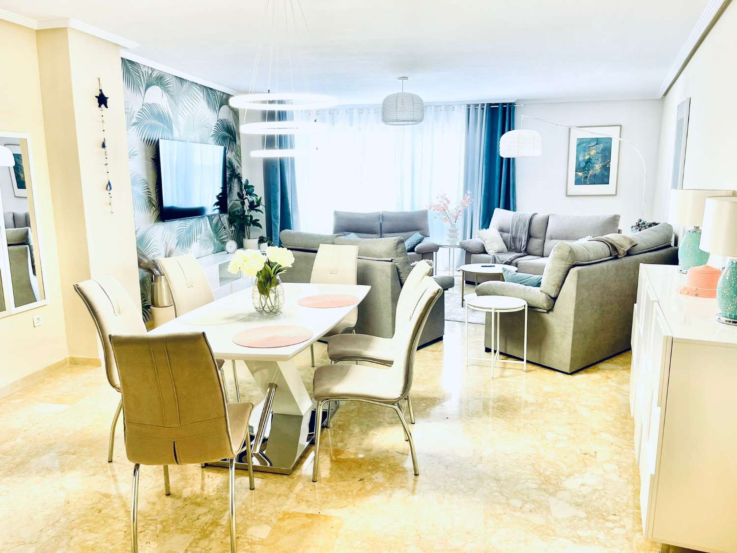 Moderno aprtamento en frente del mar con impresionantes vistas