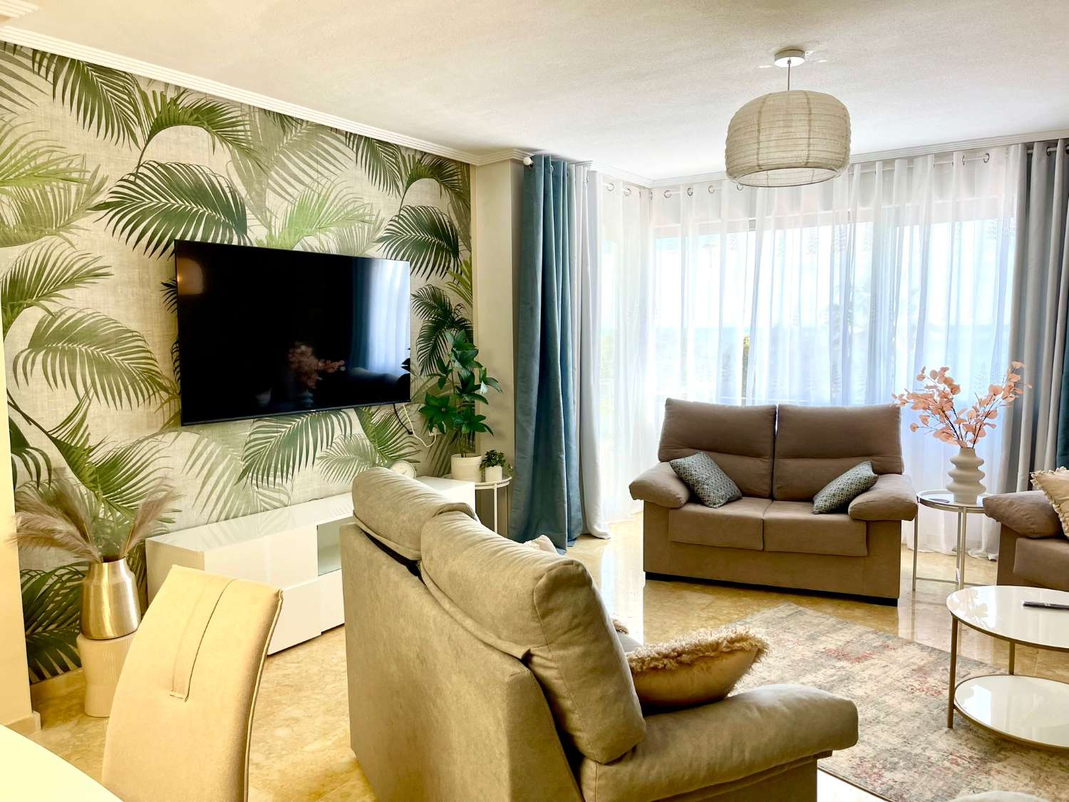 Moderno aprtamento en frente del mar con impresionantes vistas