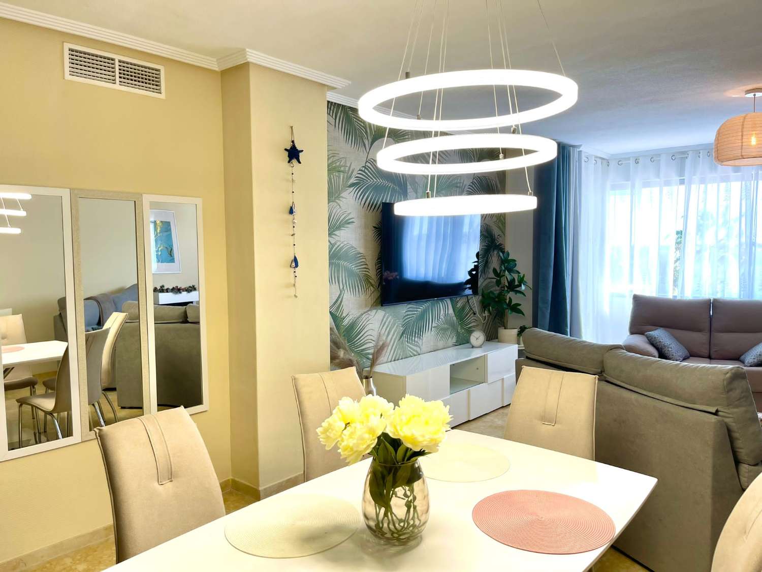 Moderno aprtamento en frente del mar con impresionantes vistas