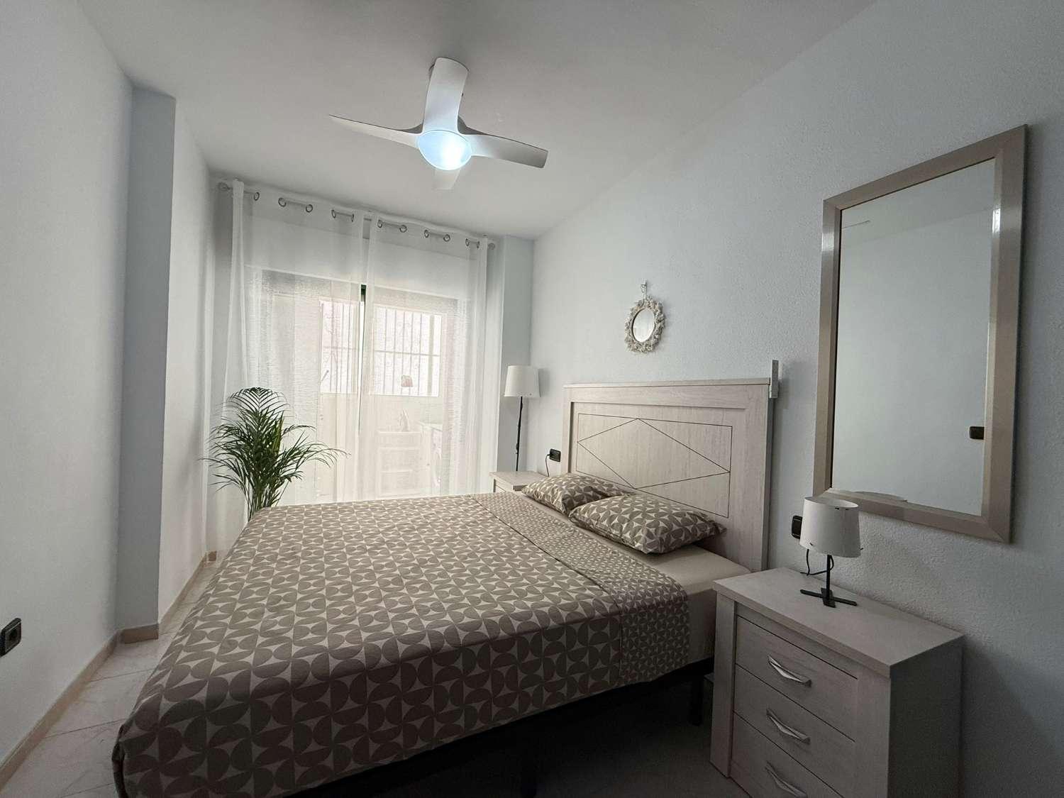 Luminoso apartamento cerca de la playa