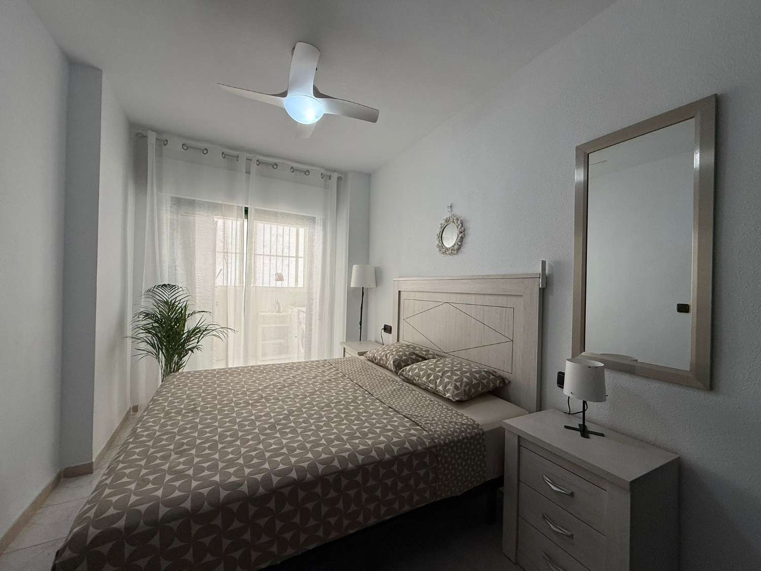 Luminoso apartamento cerca de la playa