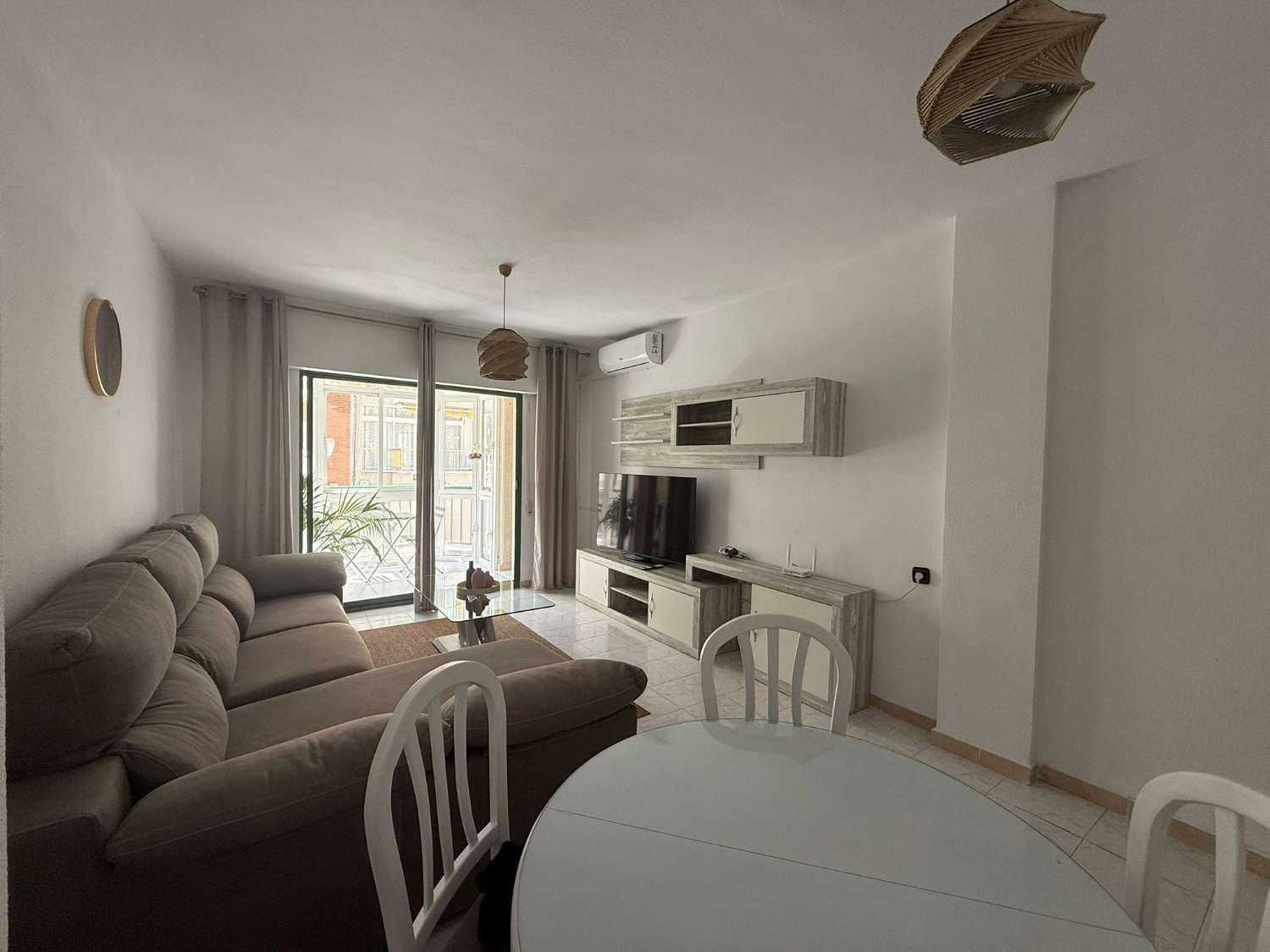 Luminoso apartamento cerca de la playa