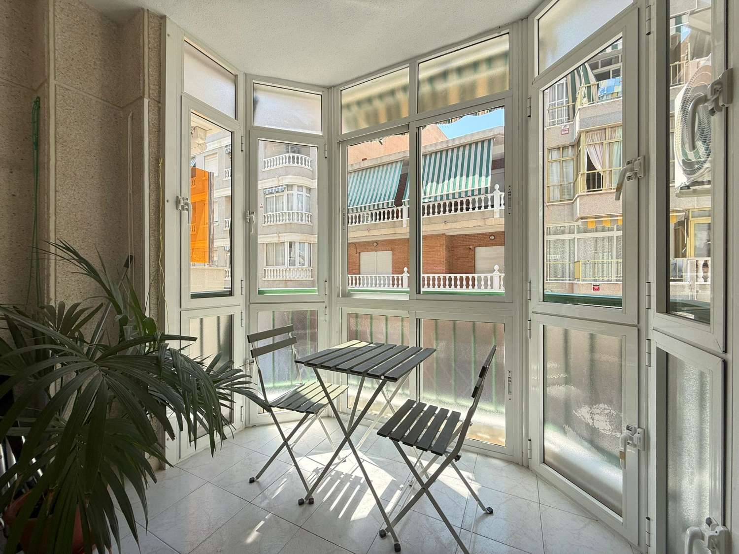 Luminoso apartamento cerca de la playa