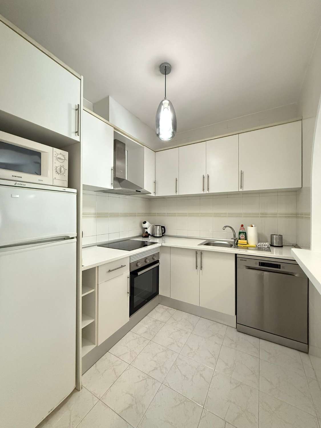 Luminoso apartamento cerca de la playa