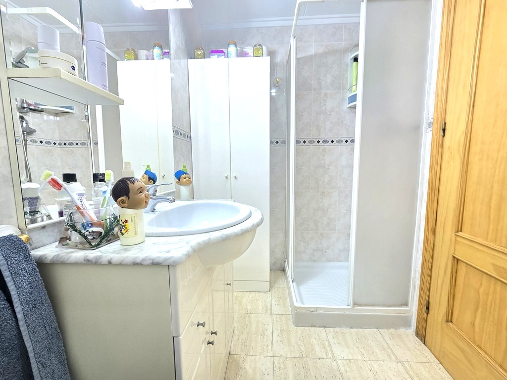 Excelente apartamento con piscina garaje y trastero