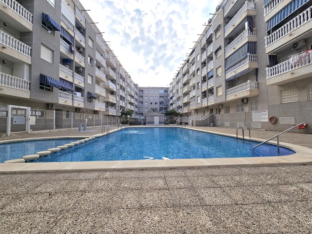 Excelente apartamento con piscina garaje y trastero