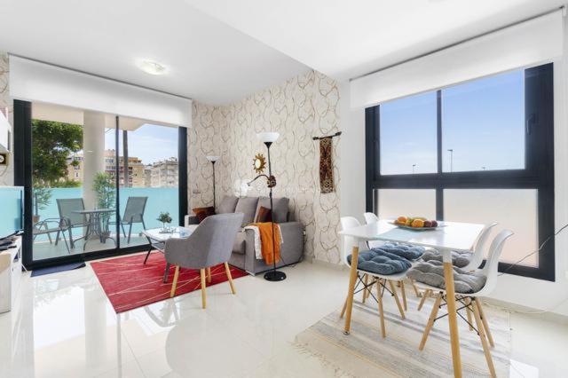 Moderno apartamento con parking y piscina comunitaria