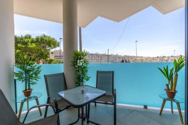 Moderno apartamento con parking y piscina comunitaria