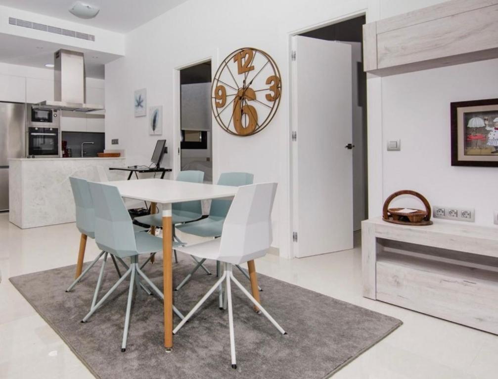 Moderno apartamento con parking y piscina comunitaria