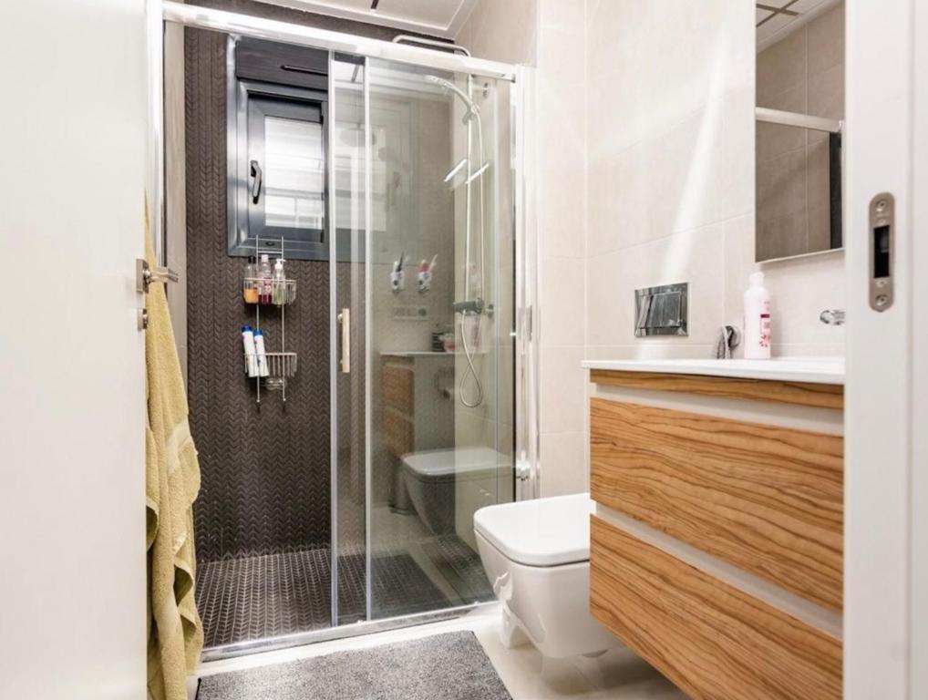 Moderno apartamento con parking y piscina comunitaria