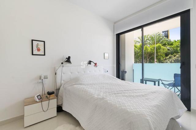 Moderno apartamento con parking y piscina comunitaria