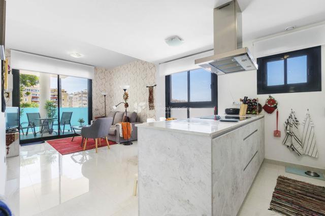 Moderno apartamento con parking y piscina comunitaria