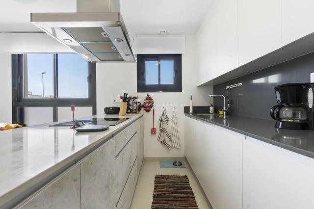 Moderno apartamento con parking y piscina comunitaria