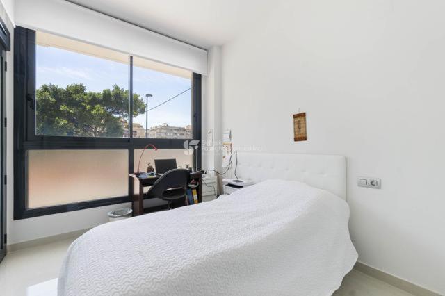 Moderno apartamento con parking y piscina comunitaria