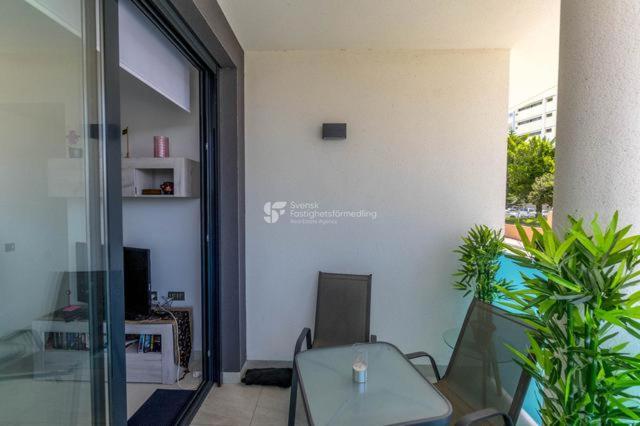 Moderno apartamento con parking y piscina comunitaria