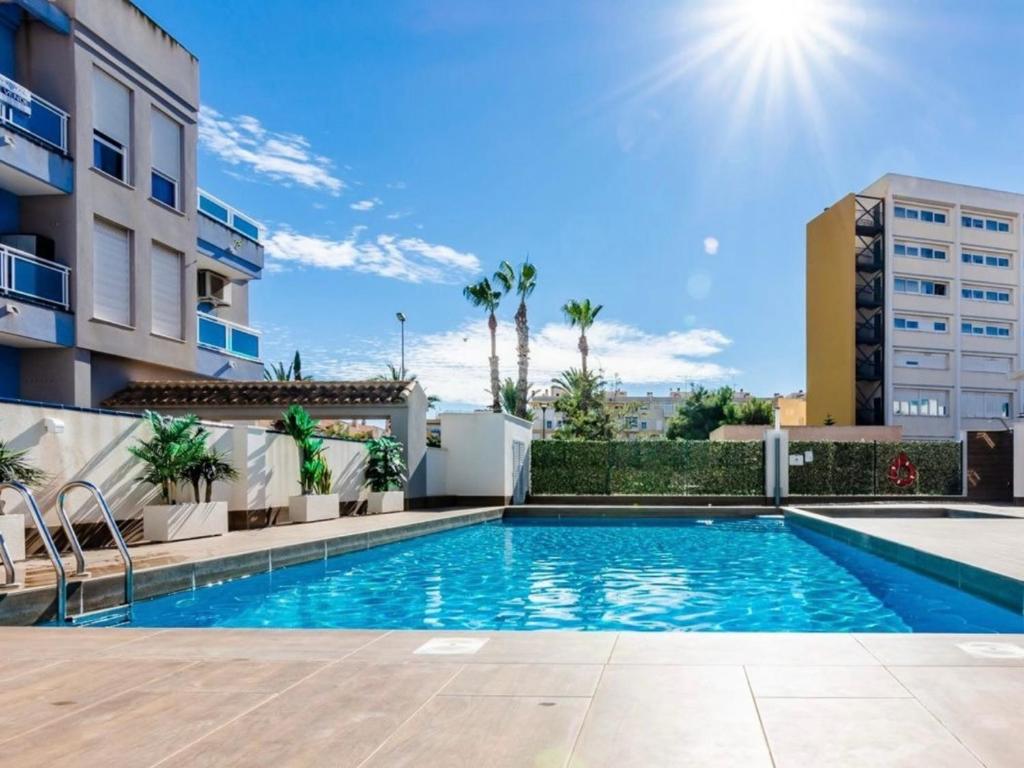 Moderno apartamento con parking y piscina comunitaria