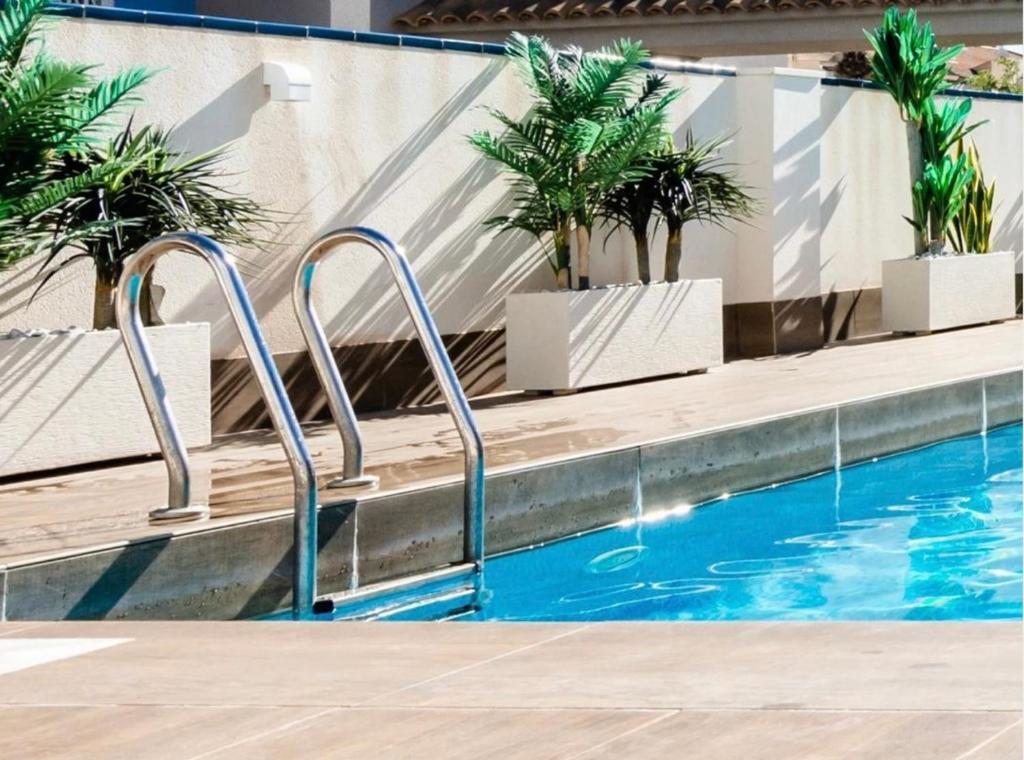 Moderno apartamento con parking y piscina comunitaria